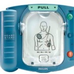 Erste Hilfe Defibrillator